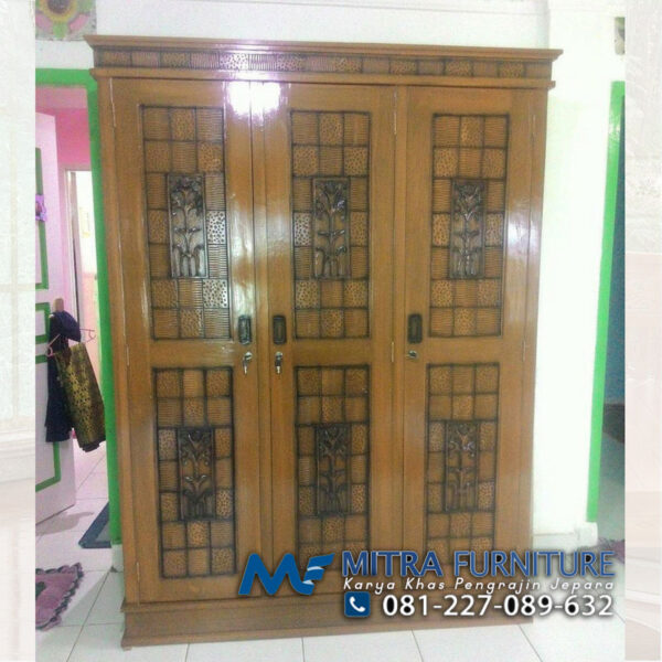 Harga Lemari Pakaian Minimalis Motif Batik 3 Pintu Ukiran Jepara