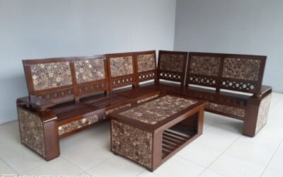 Model Meja Pajangan Kayu Minimalis untuk Ruang Tamu di Surabaya