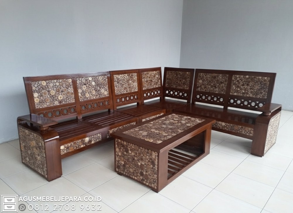 Model Meja Pajangan Kayu Minimalis untuk Ruang Tamu di Surabaya